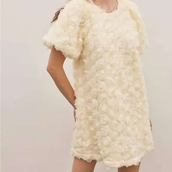 New with tags! Stunning “In February” White Floral Mini Dress😍 - Picture 2 of 5